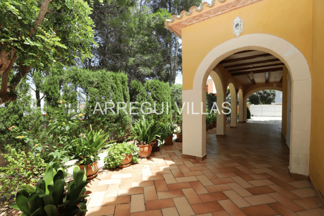 Chalet en venta de 4 habitaciones en Las Rotas, Denia