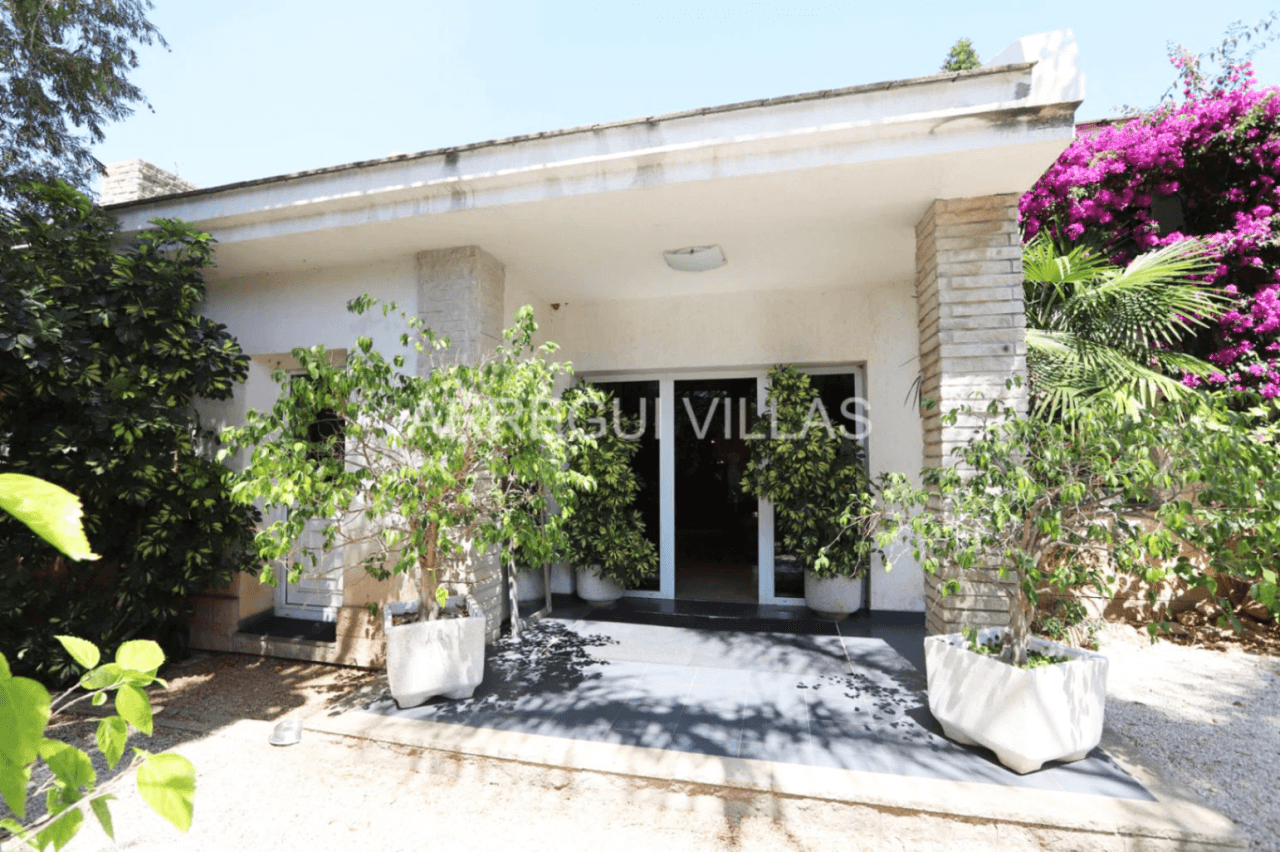Amplia villa de estilo contemporáneo en Dénia