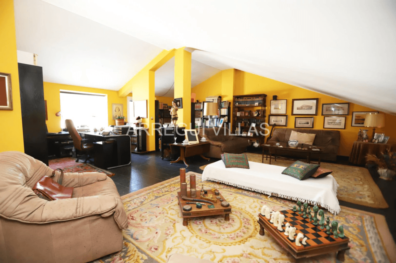 Amplia villa de estilo contemporáneo en Dénia