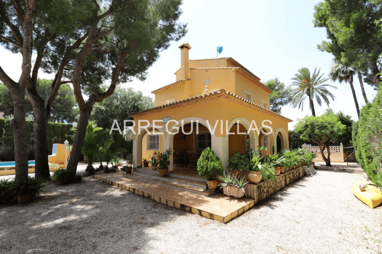 Chalet en venta de 4 habitaciones en Las Rotas, Denia