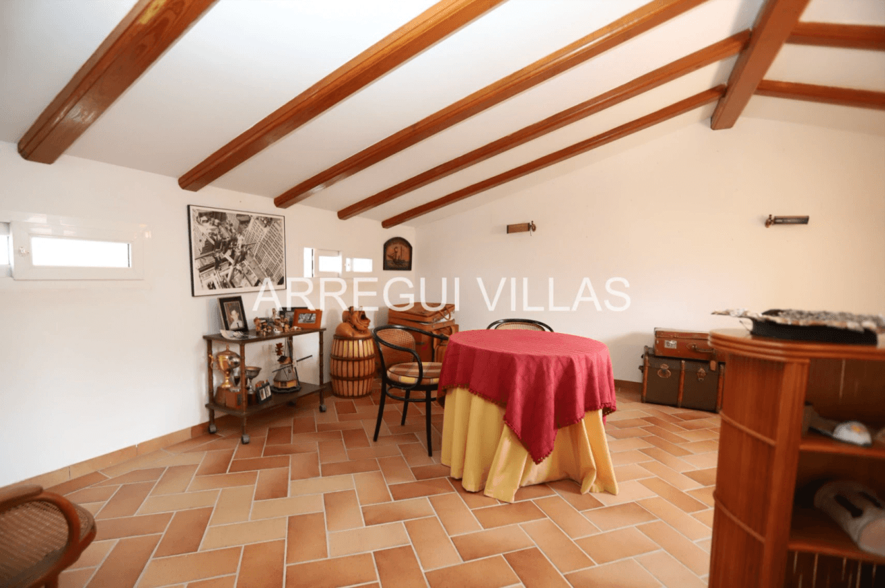 Chalet en venta de 4 habitaciones en Las Rotas, Denia