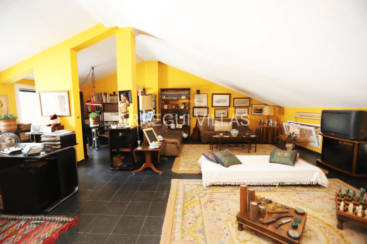 Amplia villa de estilo contemporáneo en Dénia