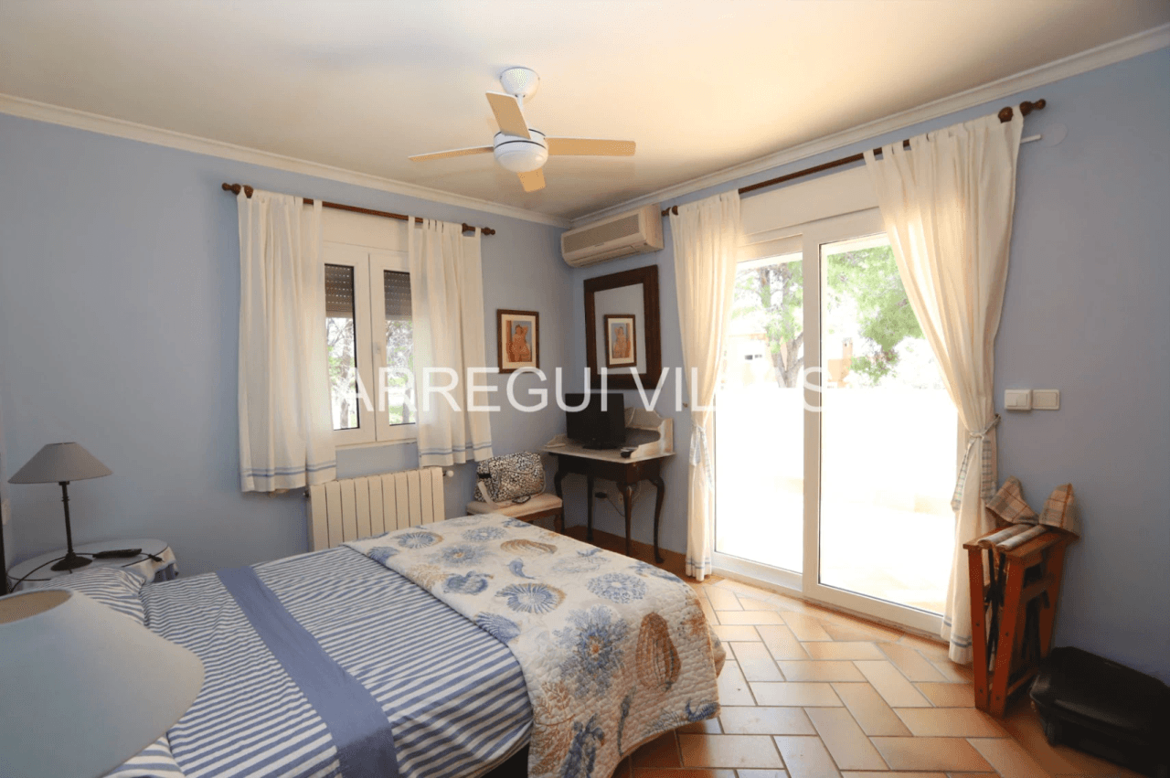 Chalet en venta de 4 habitaciones en Las Rotas, Denia