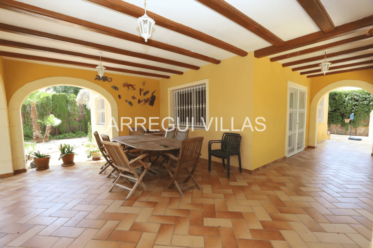 Chalet en venta de 4 habitaciones en Las Rotas, Denia