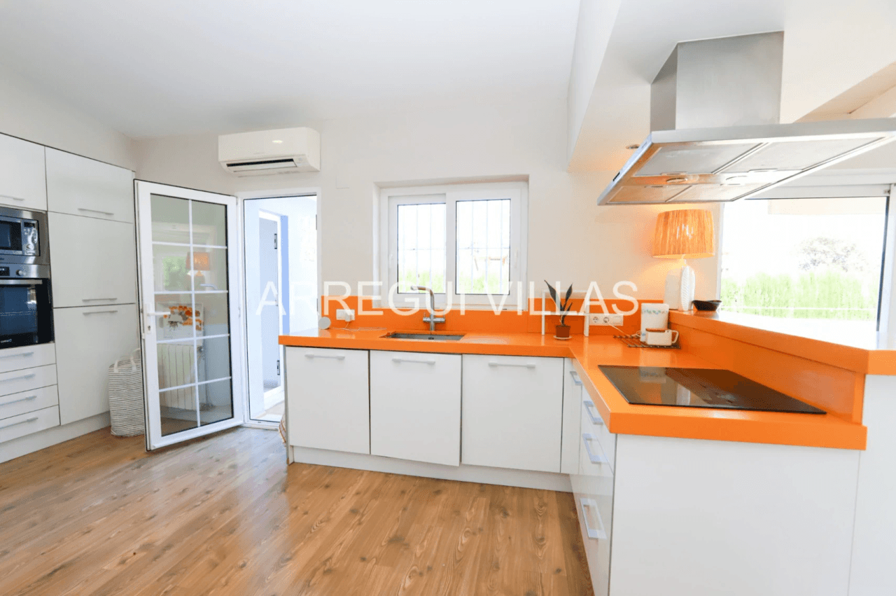 Estupenda villa de 3 dormitorios en Dénia - La Pedrera