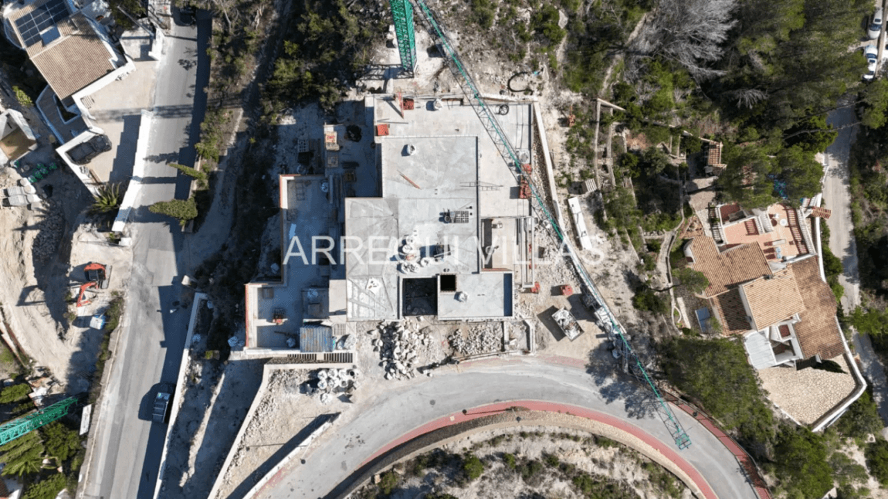 Magnífica villa de diseño en Moraira con preciosas vistas, amplios espacios y máxima luminosidad