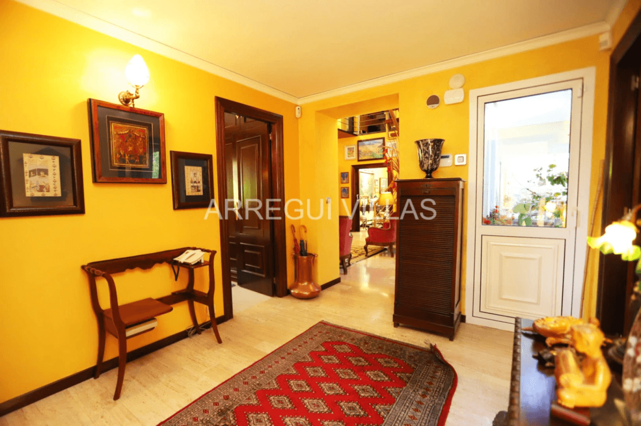 Amplia villa de estilo contemporáneo en Dénia