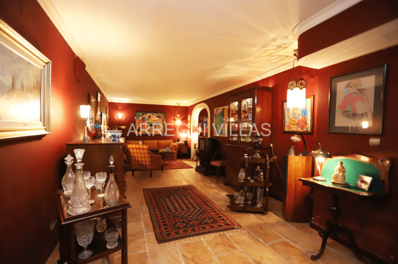 Amplia villa de estilo contemporáneo en Dénia