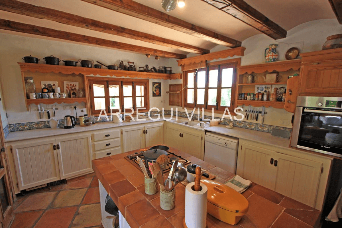 Exclusiva finca en venta en Jávea con 4 dormitorios, piscina privada y amplia parcela
