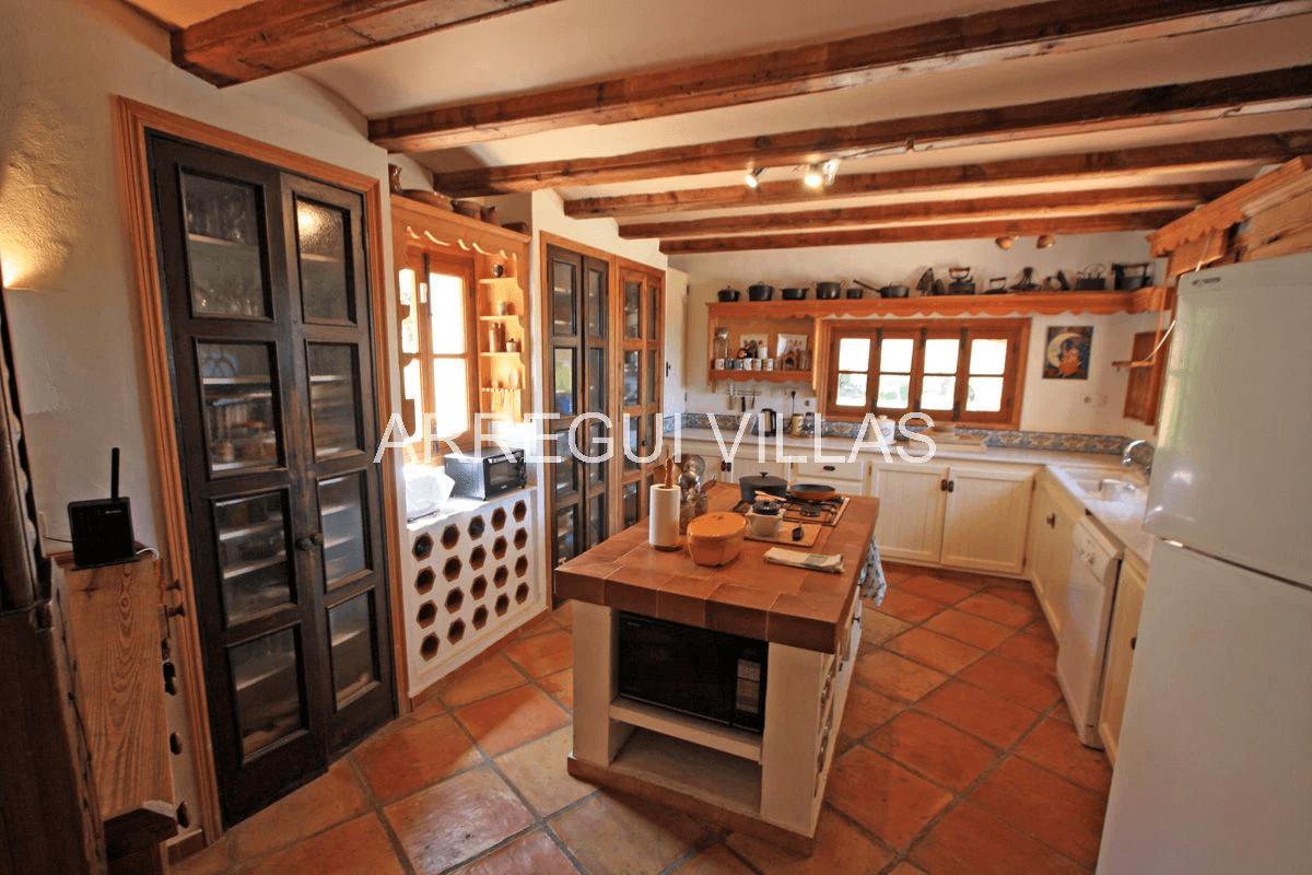 Exclusiva finca en venta en Jávea con 4 dormitorios, piscina privada y amplia parcela