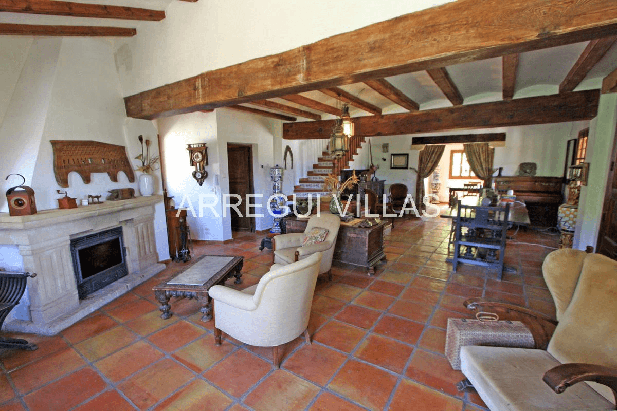 Exclusiva finca en venta en Jávea con 4 dormitorios, piscina privada y amplia parcela