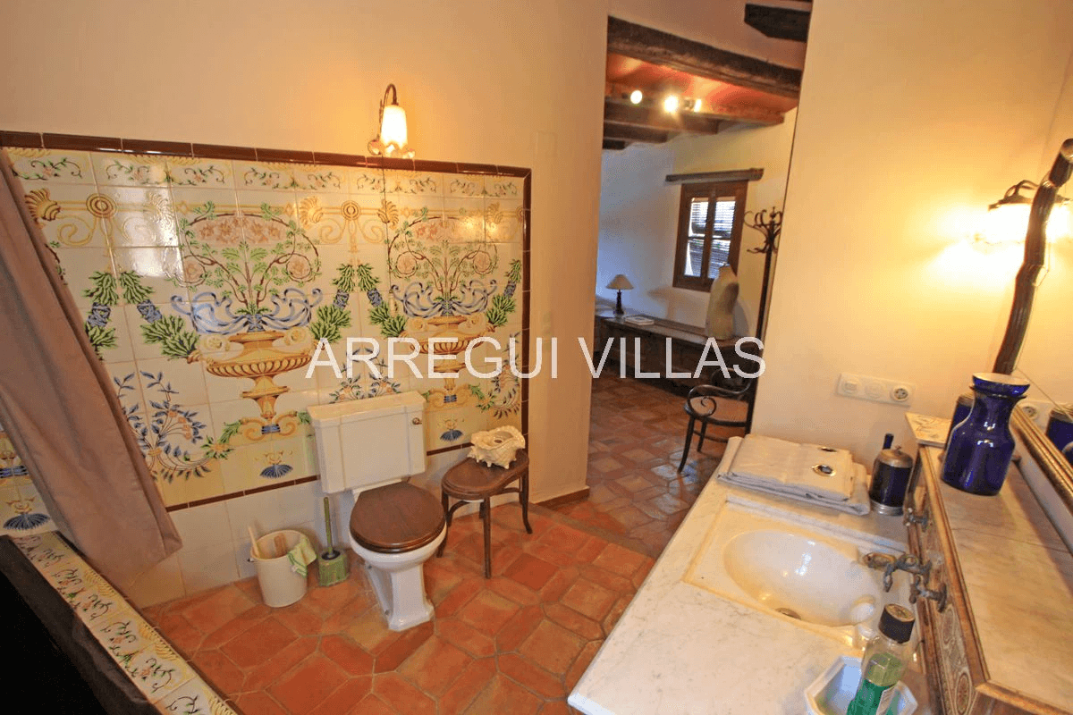 Exclusiva finca en venta en Jávea con 4 dormitorios, piscina privada y amplia parcela