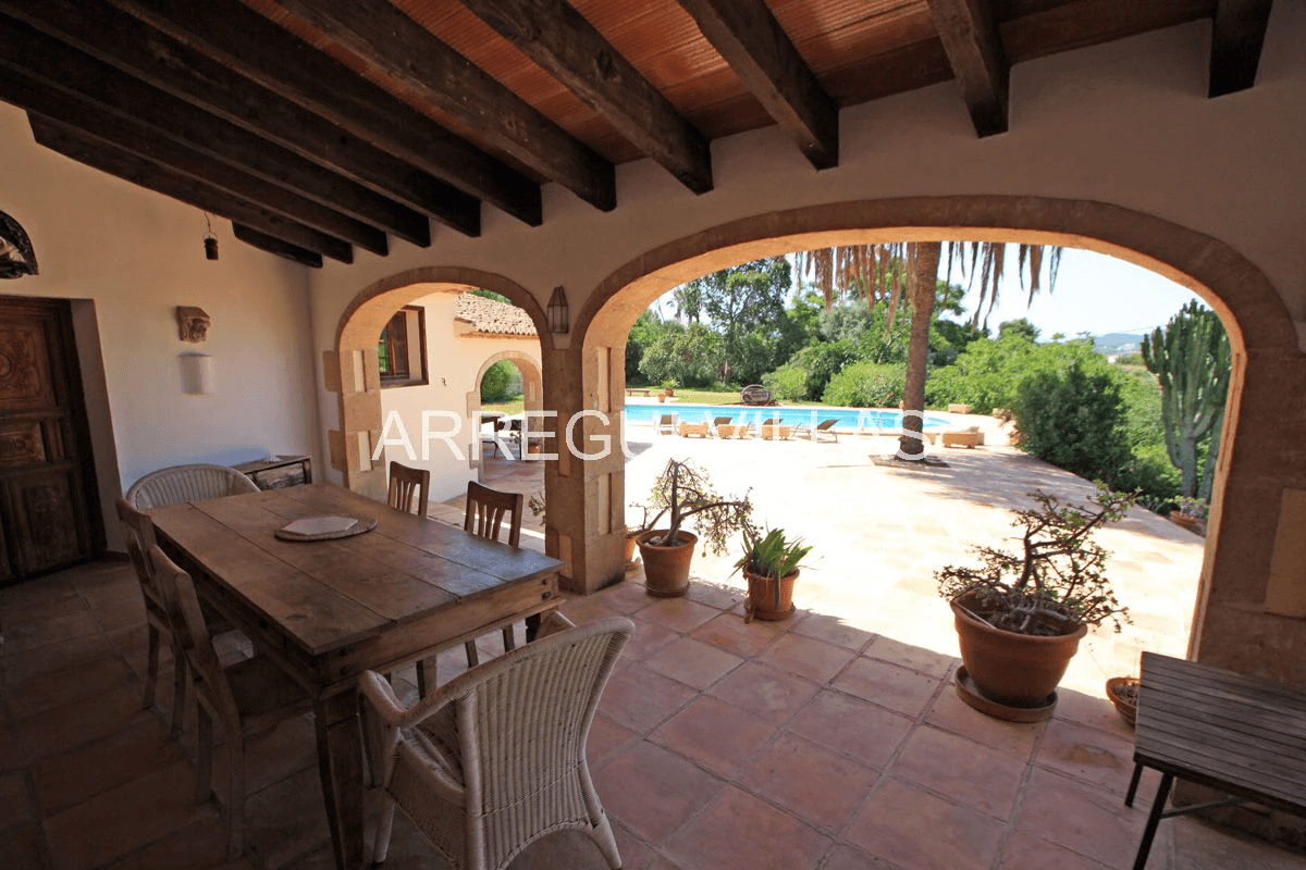 Exclusiva finca en venta en Jávea con 4 dormitorios, piscina privada y amplia parcela