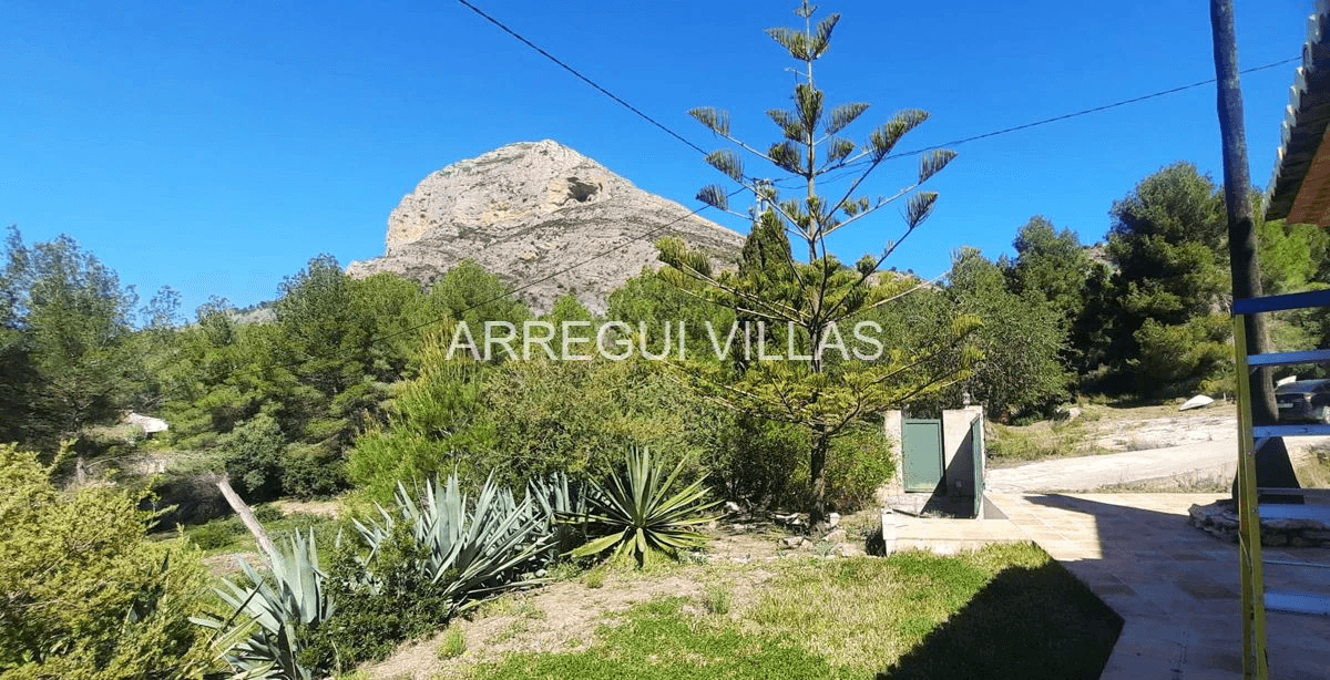 Exclusiva finca en venta en Jávea con 4 dormitorios, piscina privada y amplia parcela