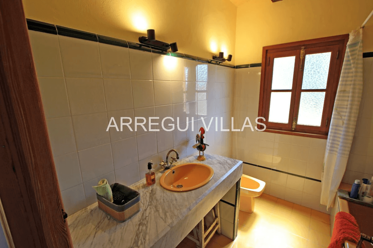Exclusiva finca en venta en Jávea con 4 dormitorios, piscina privada y amplia parcela