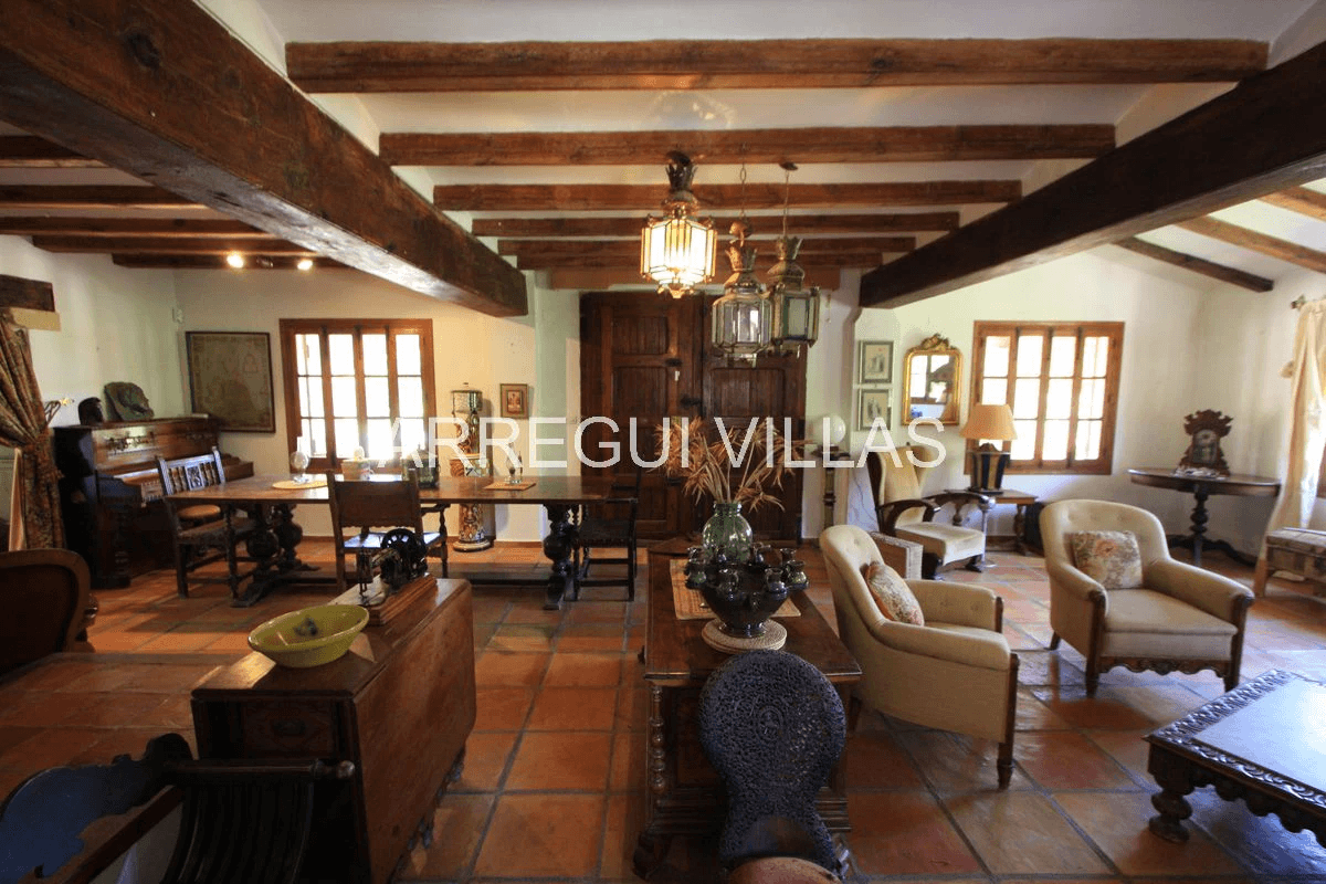 Exclusiva finca en venta en Jávea con 4 dormitorios, piscina privada y amplia parcela