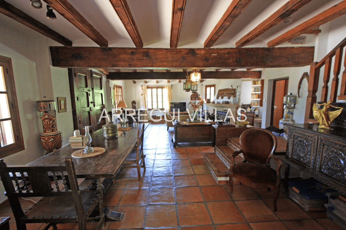 Exclusiva finca en venta en Jávea con 4 dormitorios, piscina privada y amplia parcela