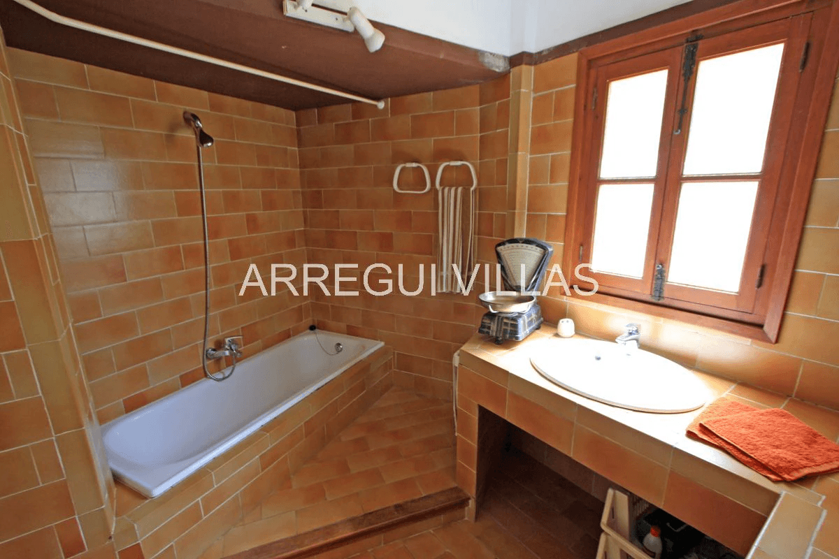 Exclusiva finca en venta en Jávea con 4 dormitorios, piscina privada y amplia parcela
