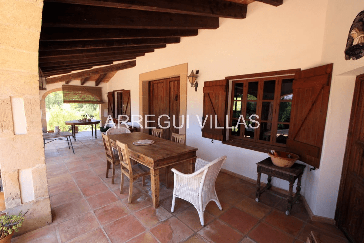 Exclusiva finca en venta en Jávea con 4 dormitorios, piscina privada y amplia parcela