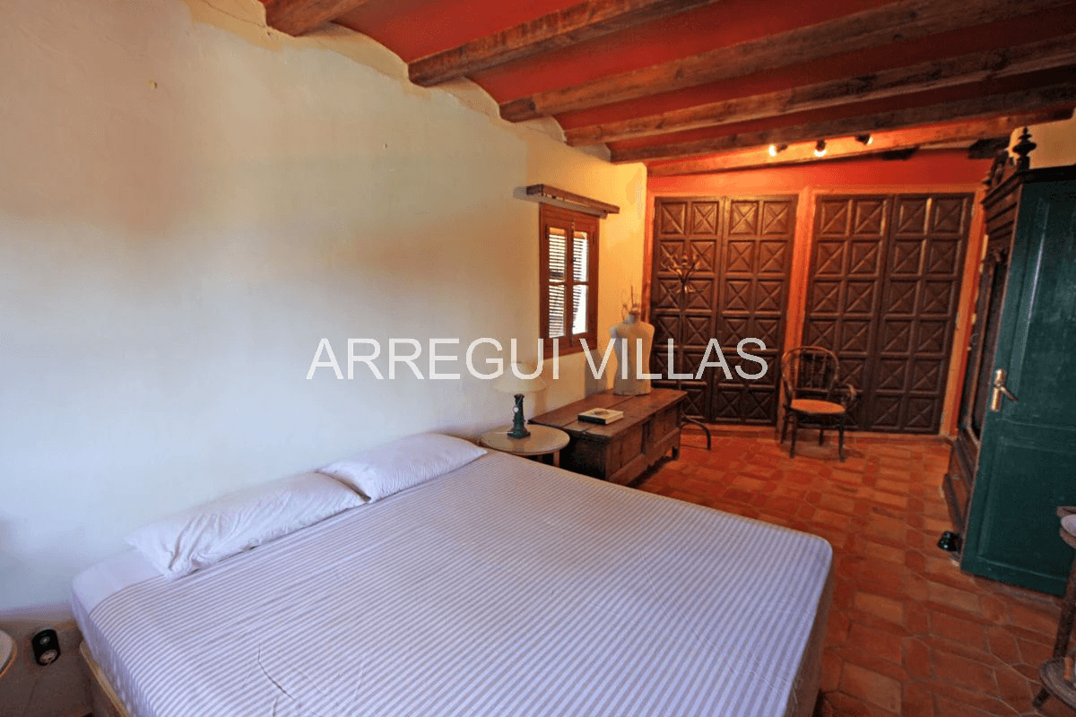 Exclusiva finca en venta en Jávea con 4 dormitorios, piscina privada y amplia parcela