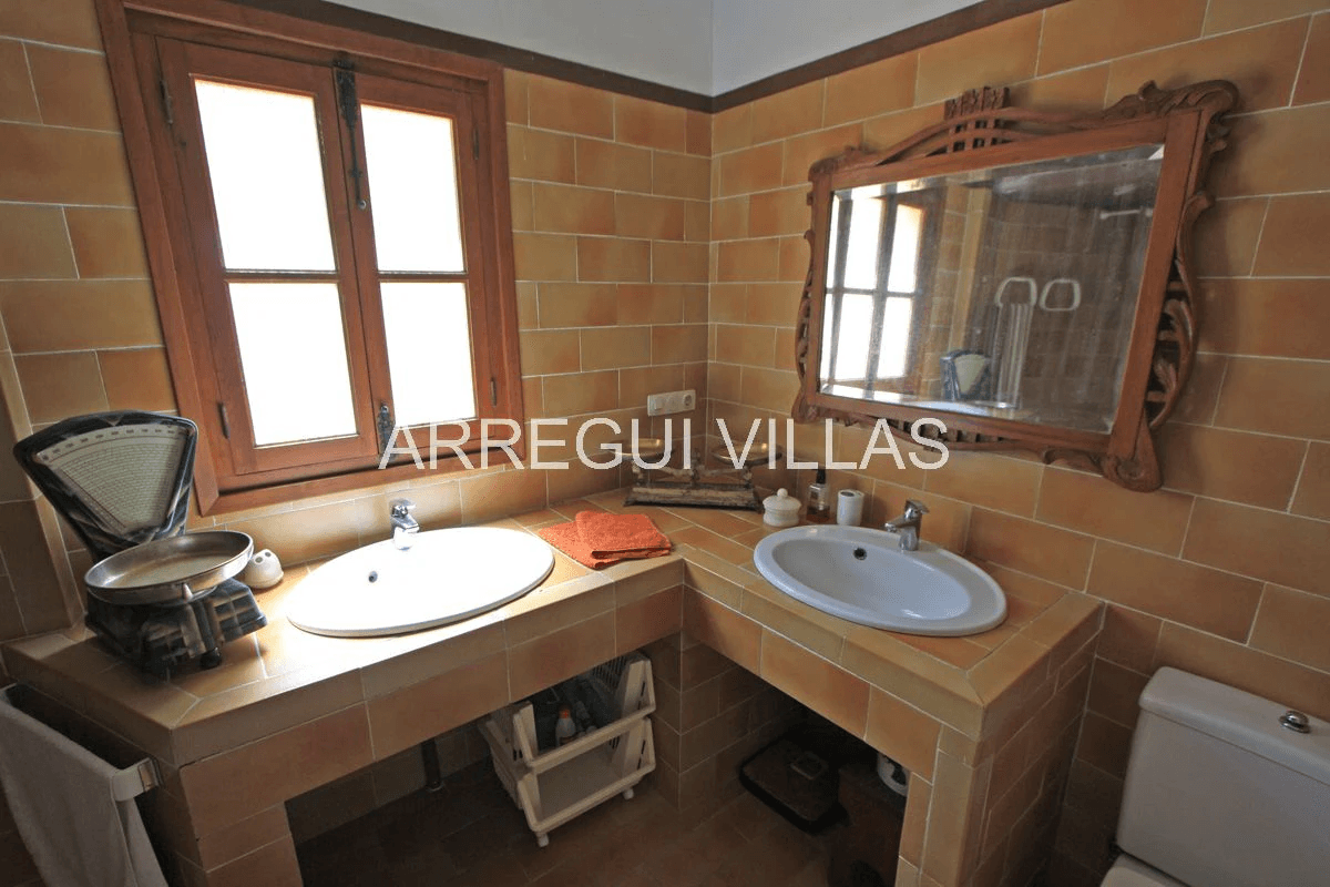 Exclusiva finca en venta en Jávea con 4 dormitorios, piscina privada y amplia parcela