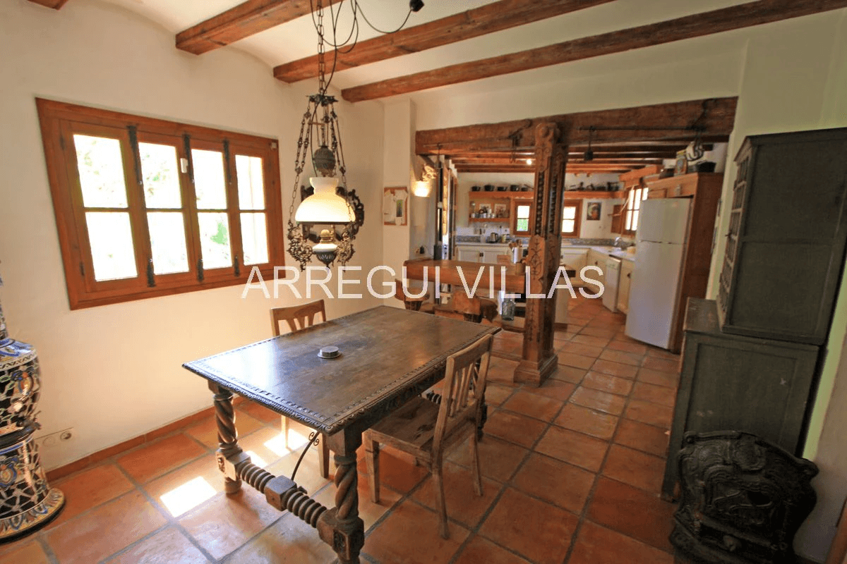 Exclusiva finca en venta en Jávea con 4 dormitorios, piscina privada y amplia parcela