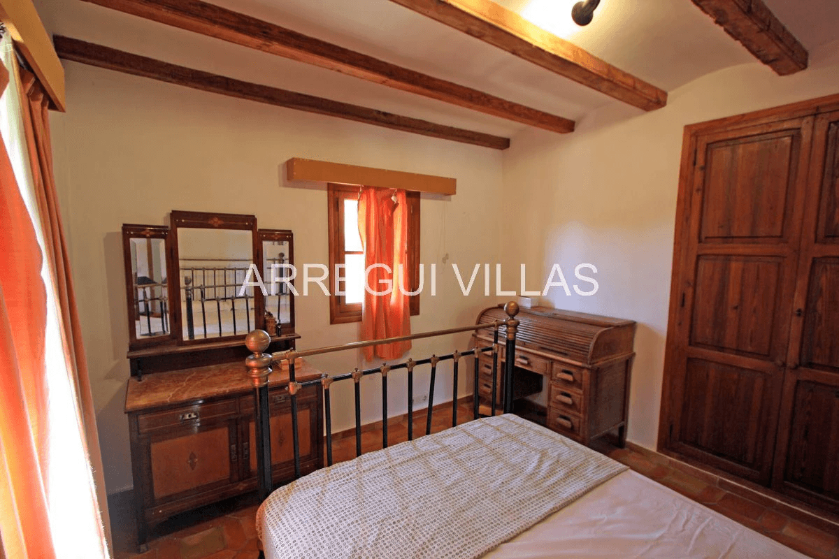 Exclusiva finca en venta en Jávea con 4 dormitorios, piscina privada y amplia parcela
