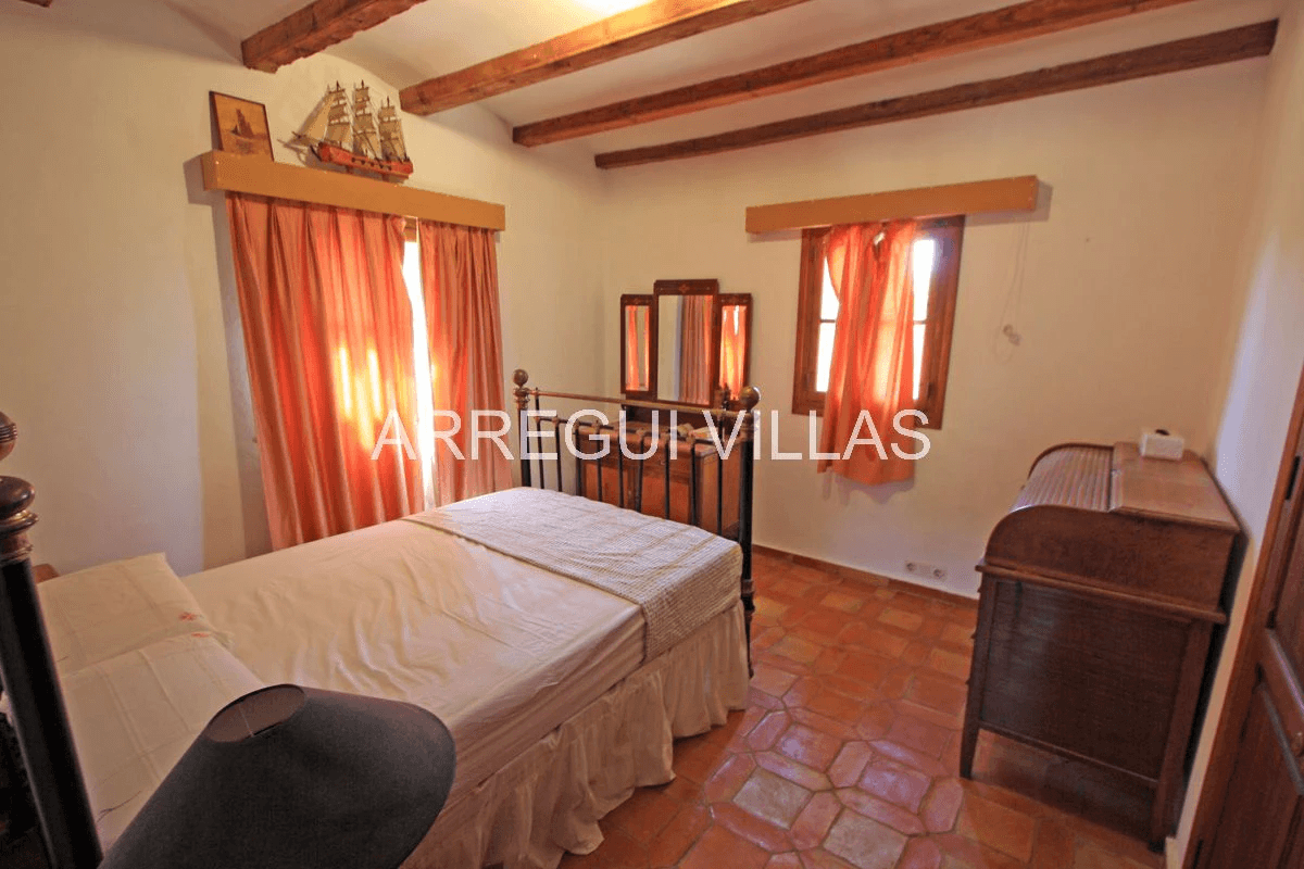 Exclusiva finca en venta en Jávea con 4 dormitorios, piscina privada y amplia parcela