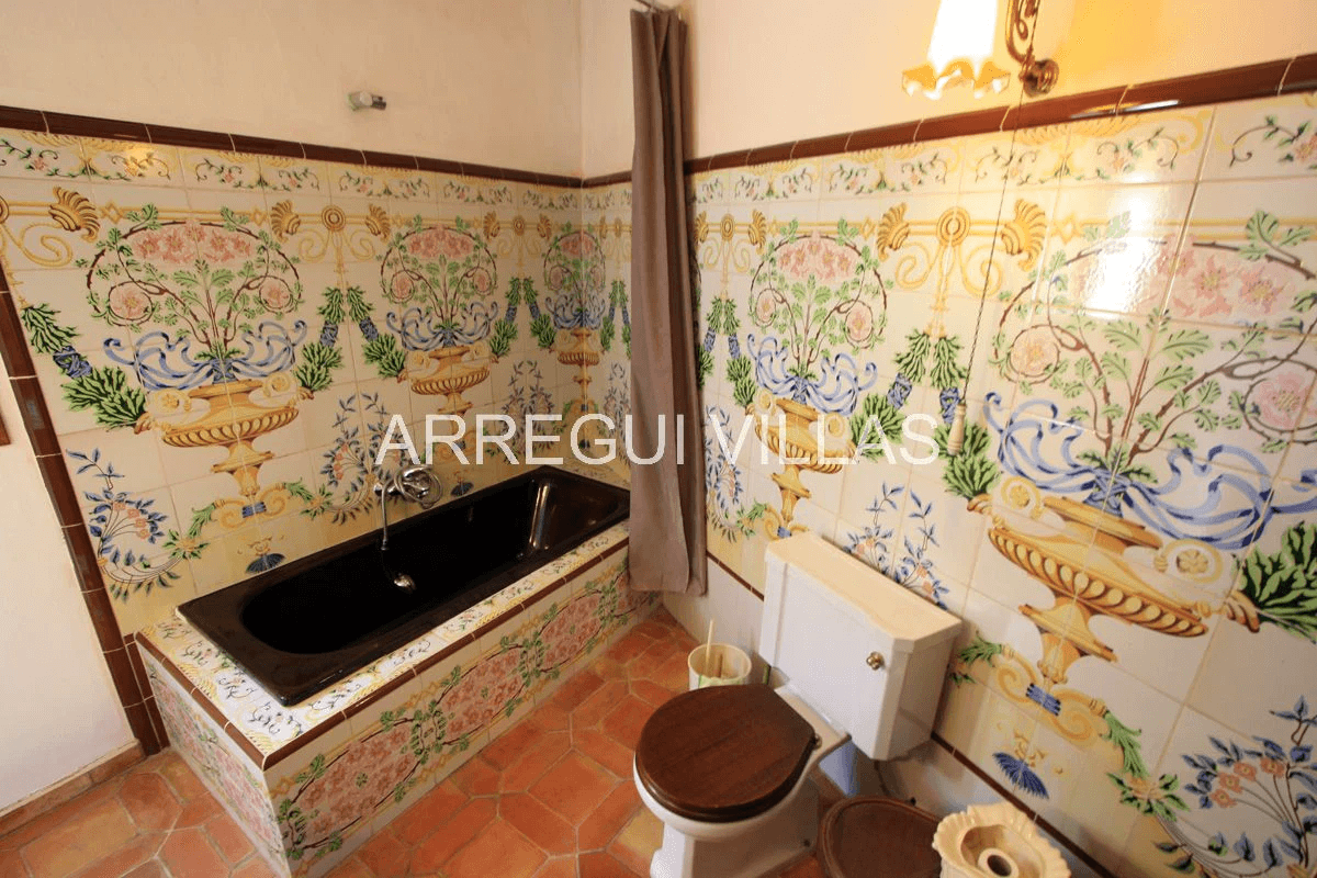 Exclusiva finca en venta en Jávea con 4 dormitorios, piscina privada y amplia parcela