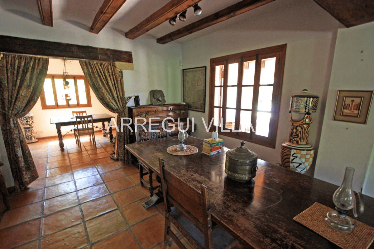 Exclusiva finca en venta en Jávea con 4 dormitorios, piscina privada y amplia parcela