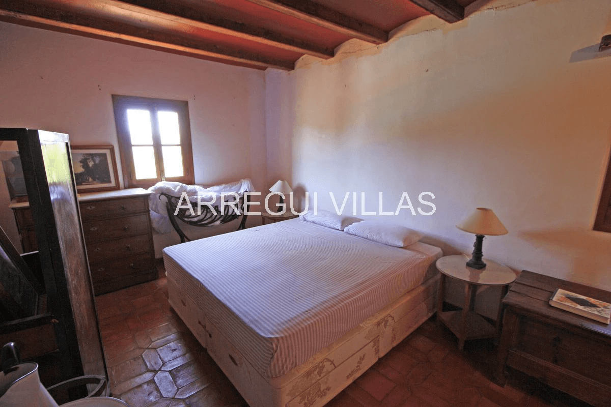 Exclusiva finca en venta en Jávea con 4 dormitorios, piscina privada y amplia parcela
