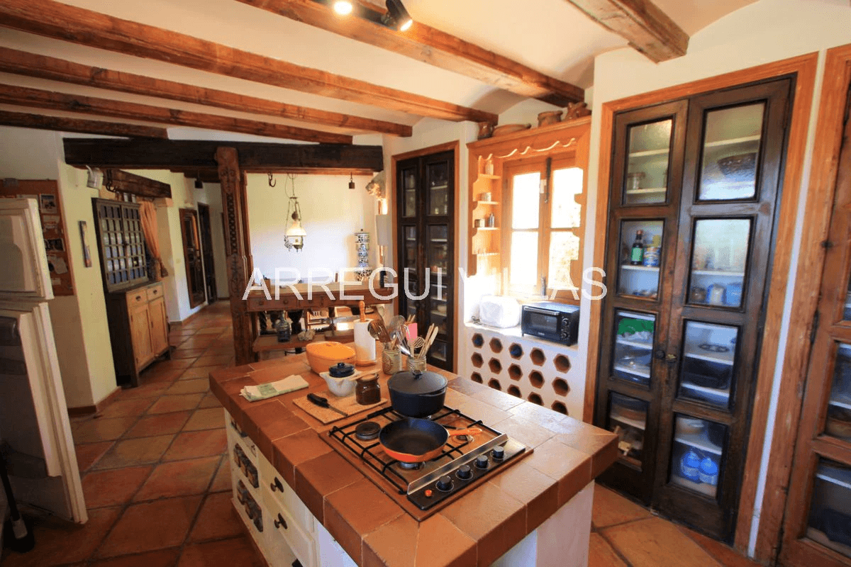 Exclusiva finca en venta en Jávea con 4 dormitorios, piscina privada y amplia parcela