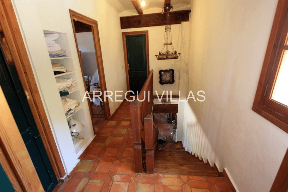 Exclusiva finca en venta en Jávea con 4 dormitorios, piscina privada y amplia parcela