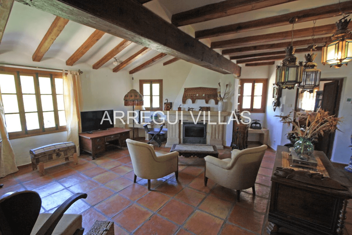 Exclusiva finca en venta en Jávea con 4 dormitorios, piscina privada y amplia parcela