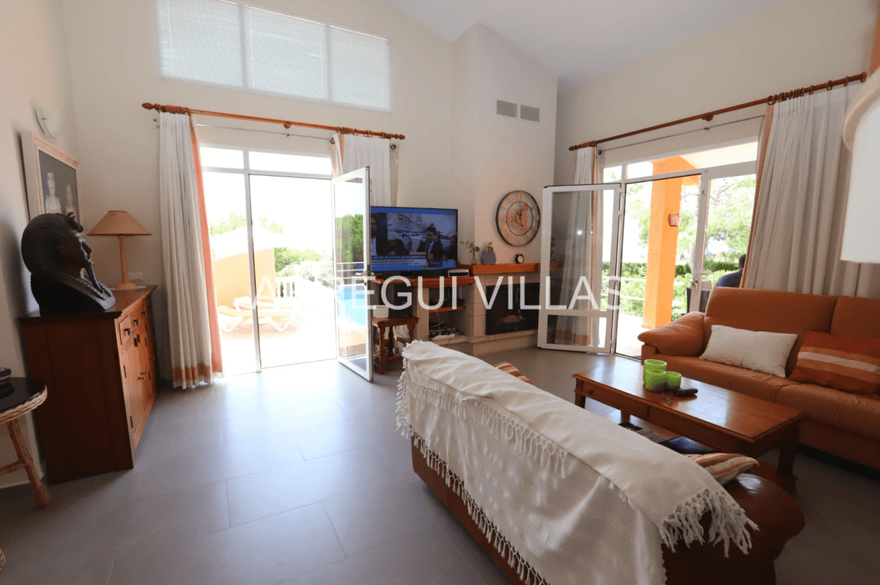 Villa con vistas al mar, piscina privada y amplios espacios en Cumbres del Sol - Benitachell