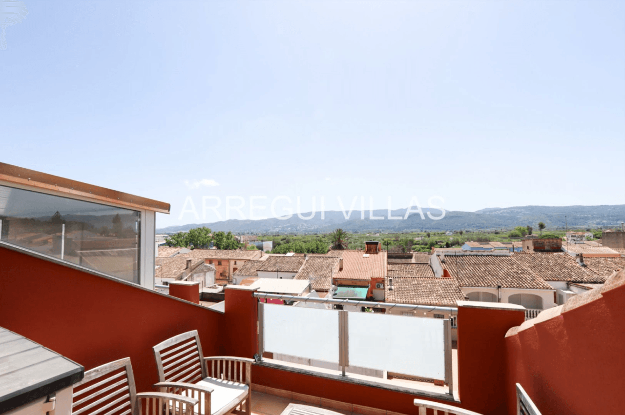 Ático dúplex con terraza en el corazón de Beniarbeig