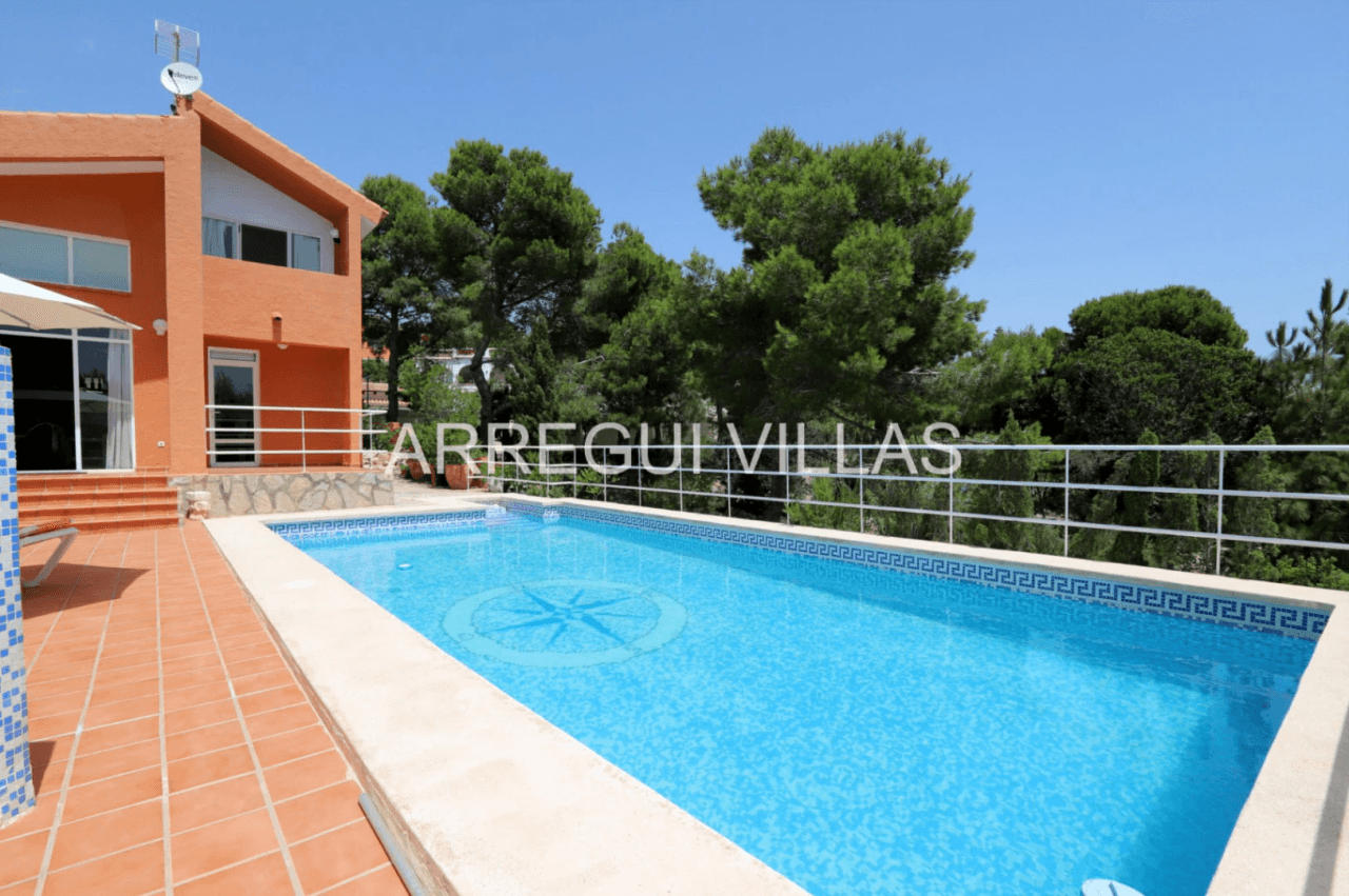 Villa con vistas al mar, piscina privada y amplios espacios en Cumbres del Sol - Benitachell