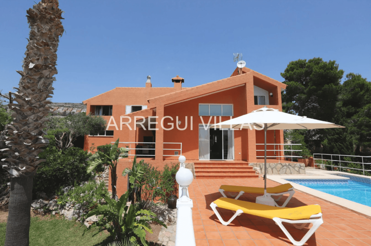 Villa con vistas al mar, piscina privada y amplios espacios en Cumbres del Sol - Benitachell