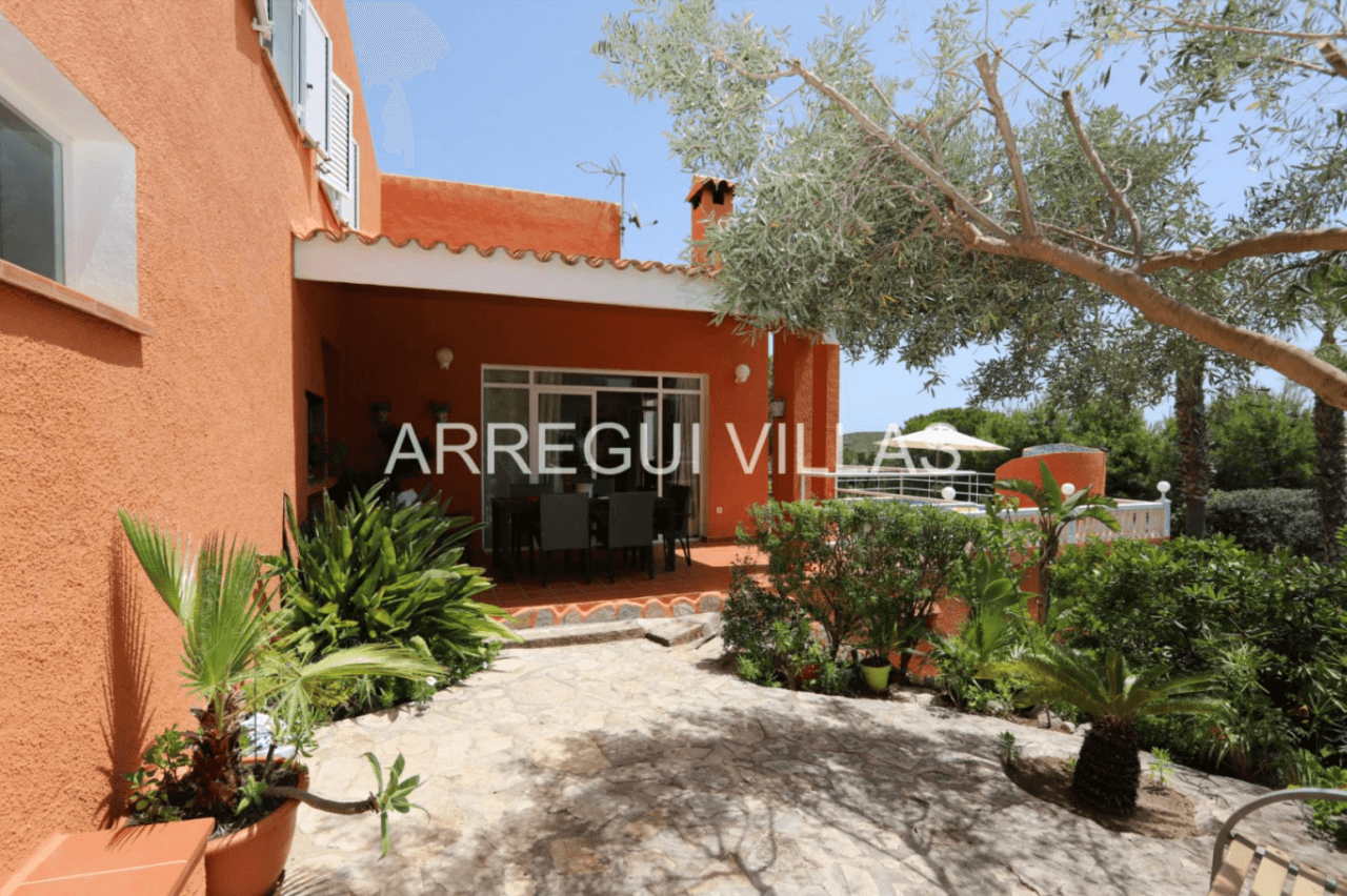 Villa con vistas al mar, piscina privada y amplios espacios en Cumbres del Sol - Benitachell