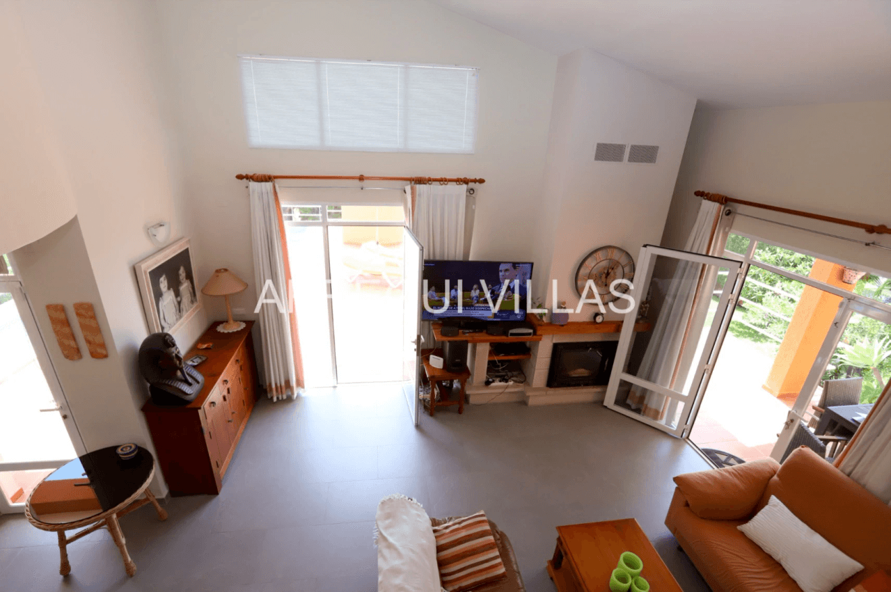 Villa con vistas al mar, piscina privada y amplios espacios en Cumbres del Sol - Benitachell