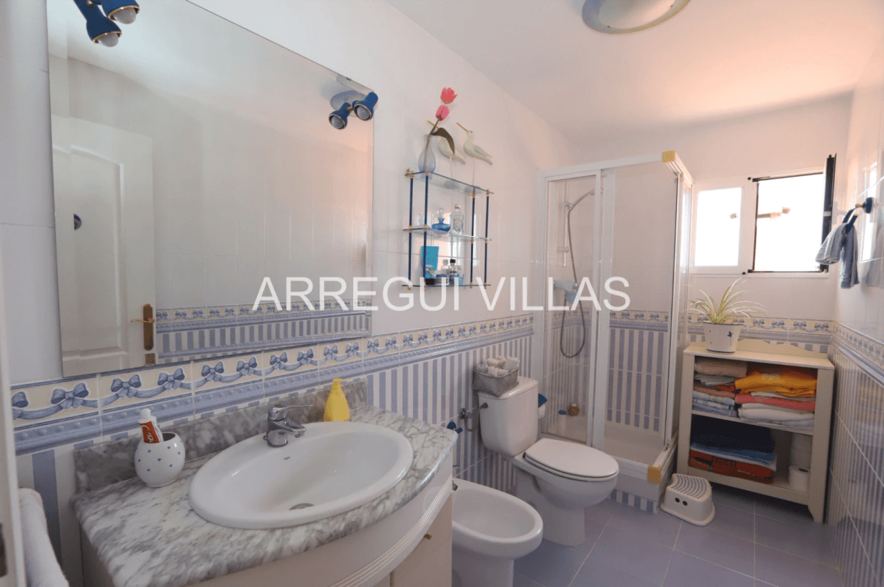 Villa con vistas al mar, piscina privada y amplios espacios en Cumbres del Sol - Benitachell