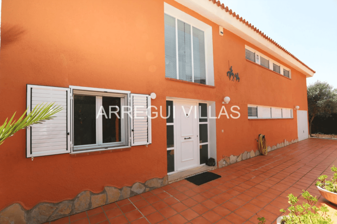 Villa con vistas al mar, piscina privada y amplios espacios en Cumbres del Sol - Benitachell