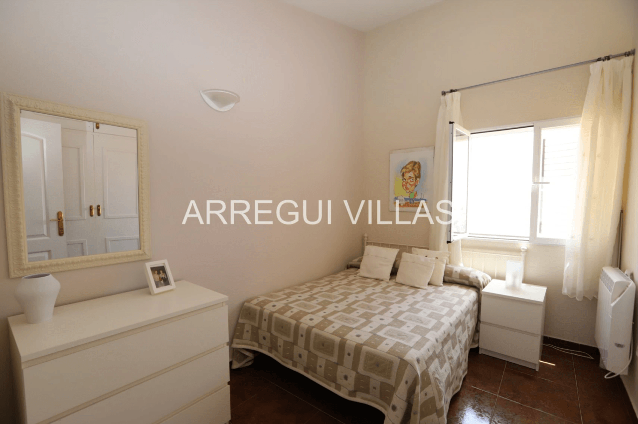 Villa con vistas al mar, piscina privada y amplios espacios en Cumbres del Sol - Benitachell