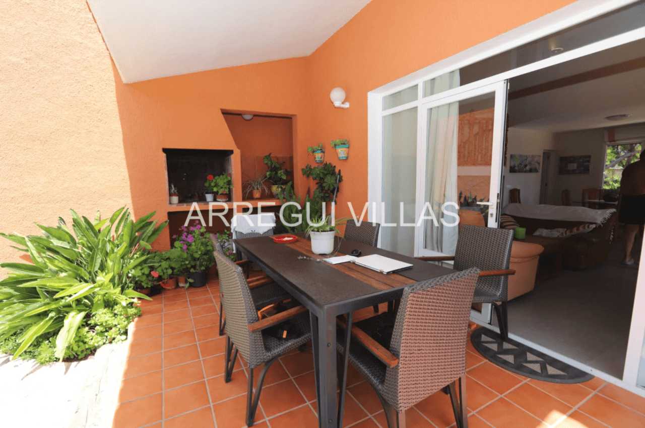 Villa con vistas al mar, piscina privada y amplios espacios en Cumbres del Sol - Benitachell