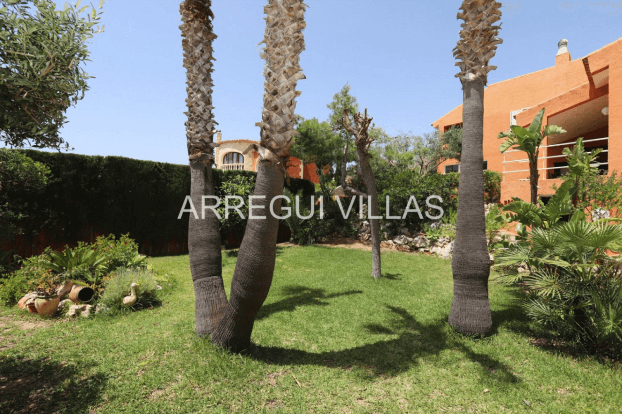 Villa con vistas al mar, piscina privada y amplios espacios en Cumbres del Sol - Benitachell