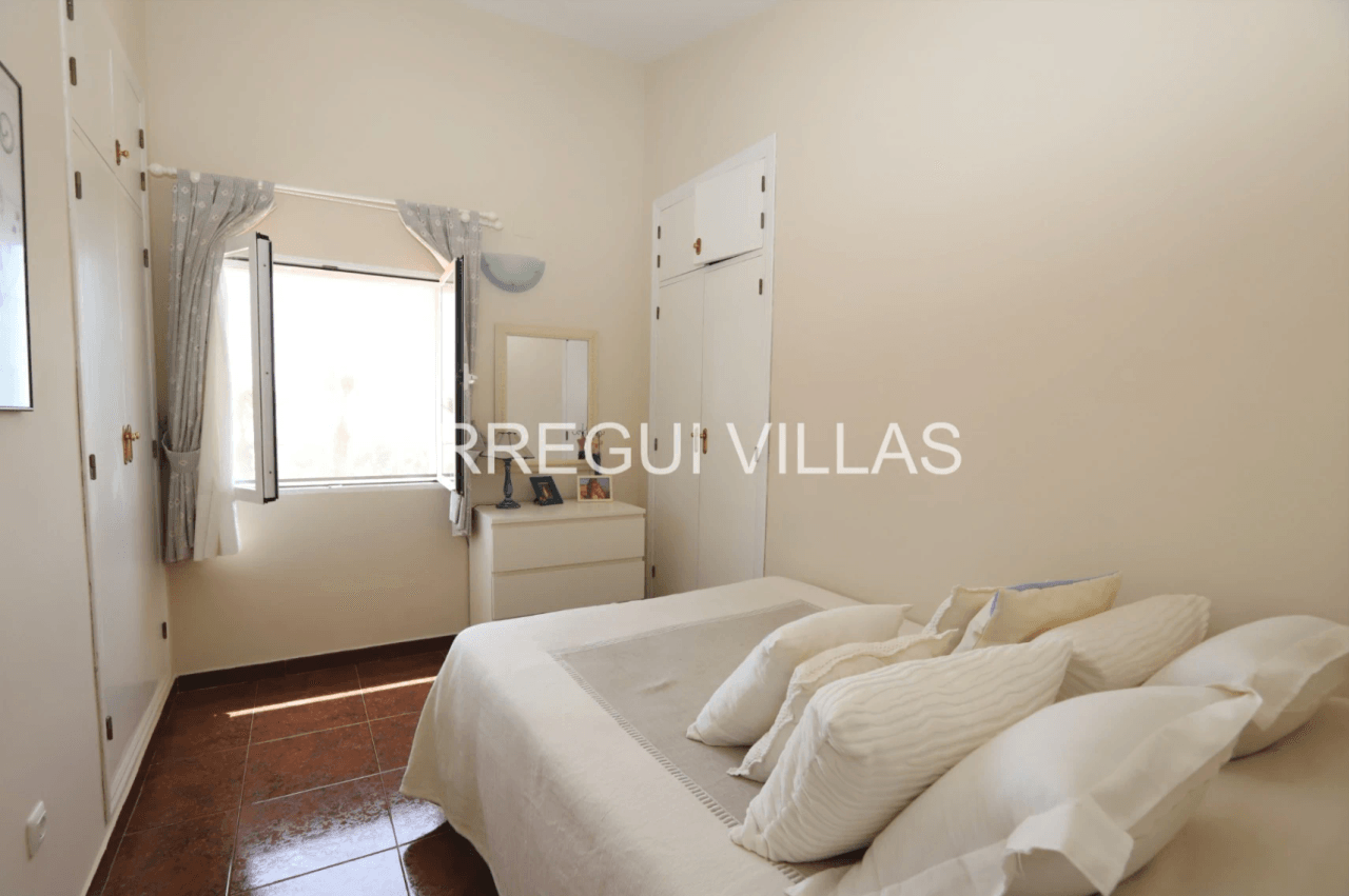 Villa con vistas al mar, piscina privada y amplios espacios en Cumbres del Sol - Benitachell