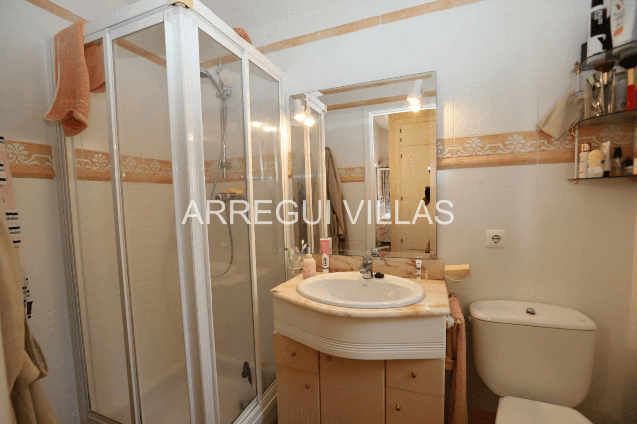 Villa con vistas al mar, piscina privada y amplios espacios en Cumbres del Sol - Benitachell