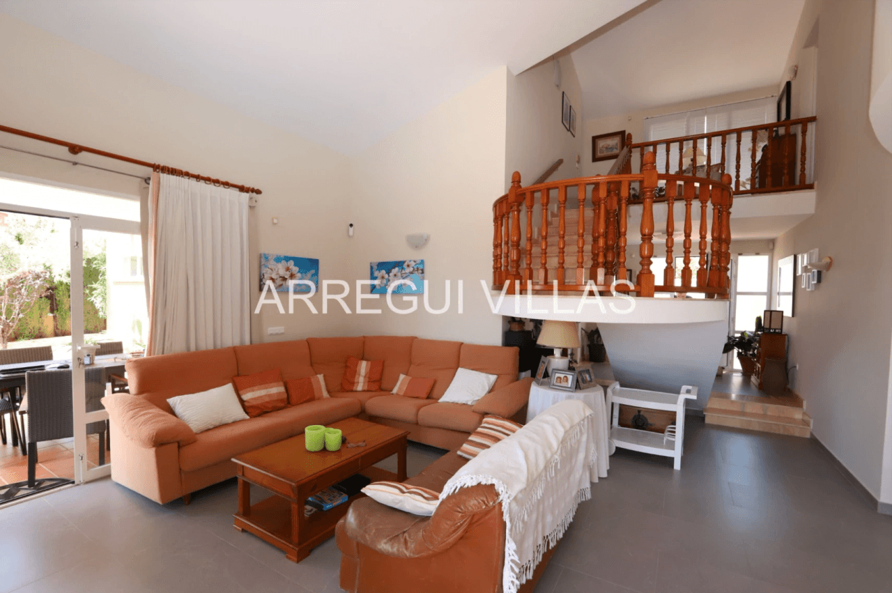 Villa con vistas al mar, piscina privada y amplios espacios en Cumbres del Sol - Benitachell