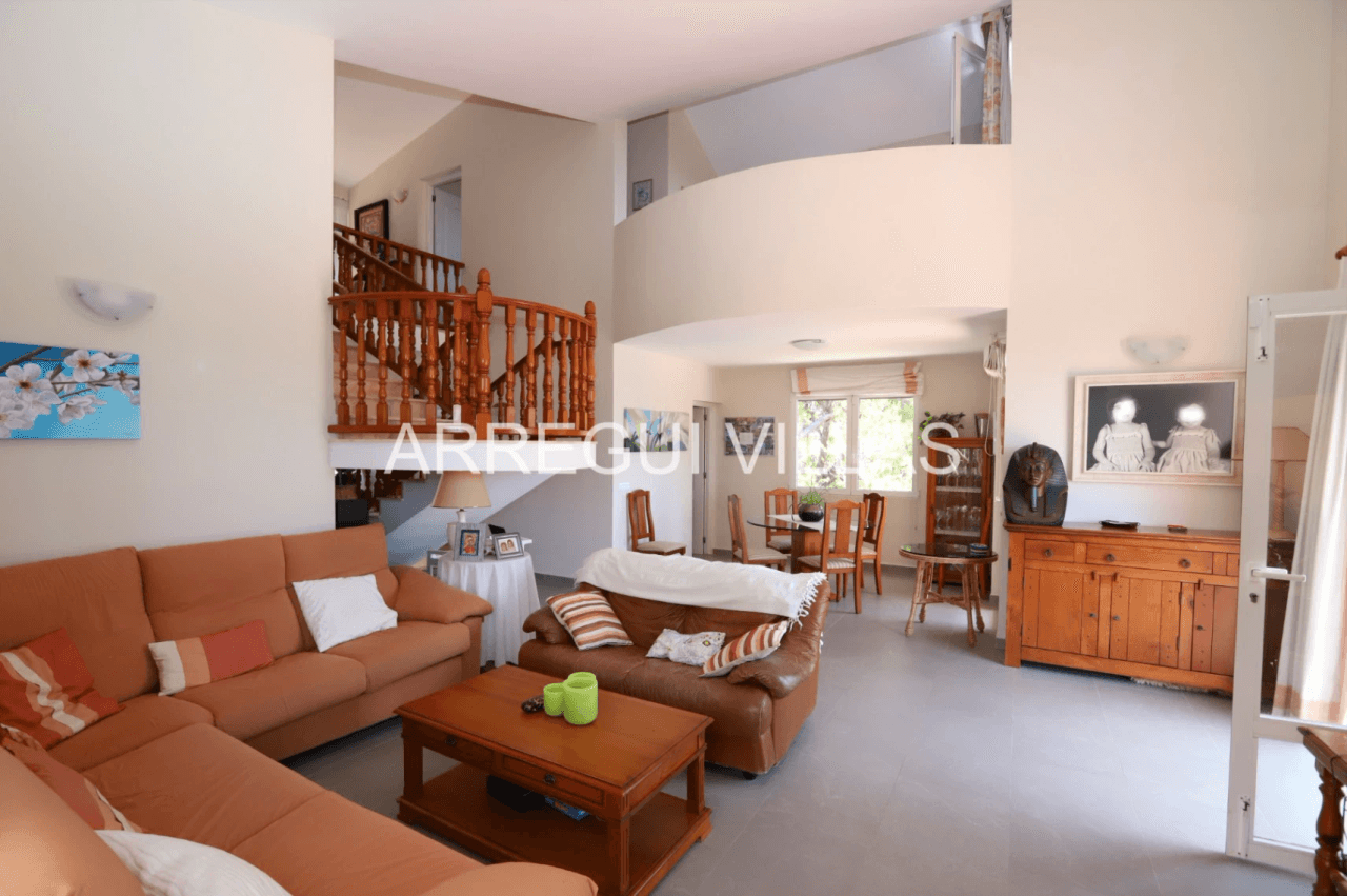 Villa con vistas al mar, piscina privada y amplios espacios en Cumbres del Sol - Benitachell