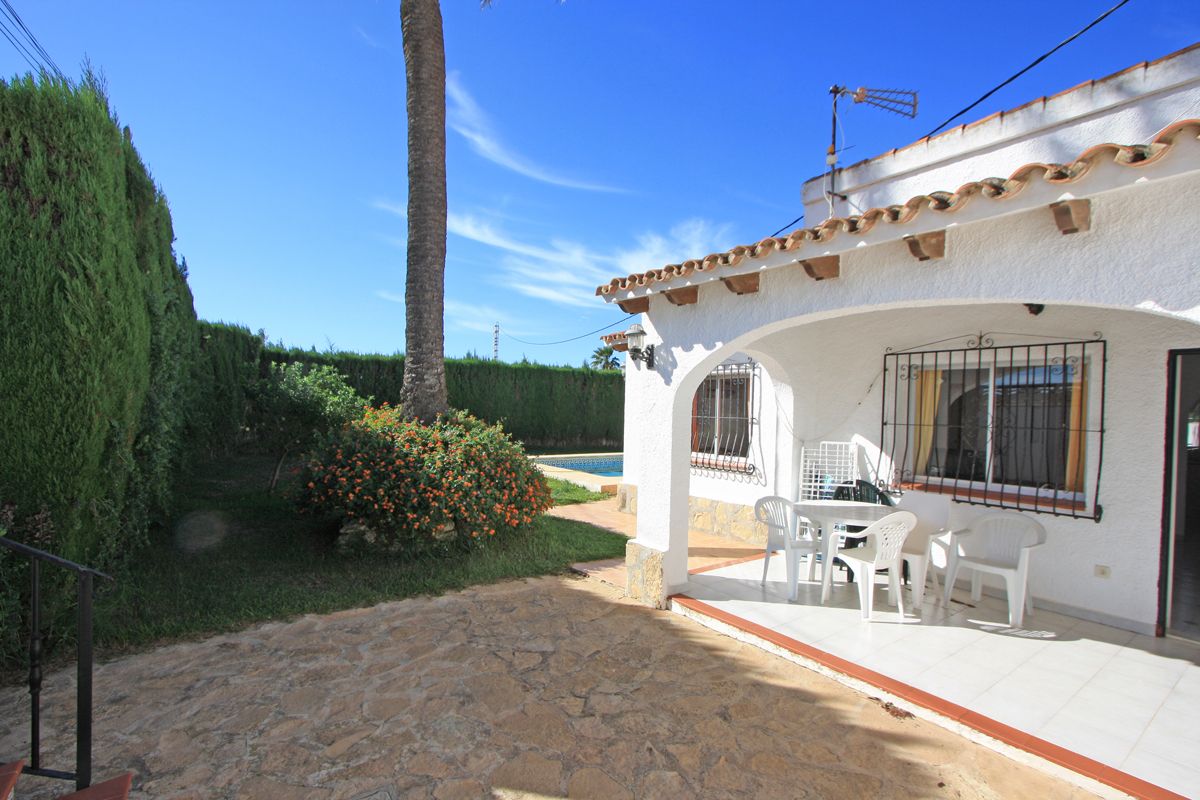 Three homes on a single plot 300 m from the sea in Dénia